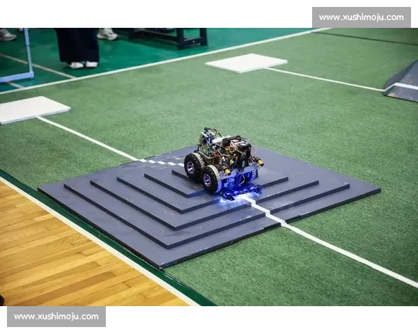 机器人足球赛连环翻车,担架员成意外主角 机器人足球赛连环翻车,担架员成意外主角